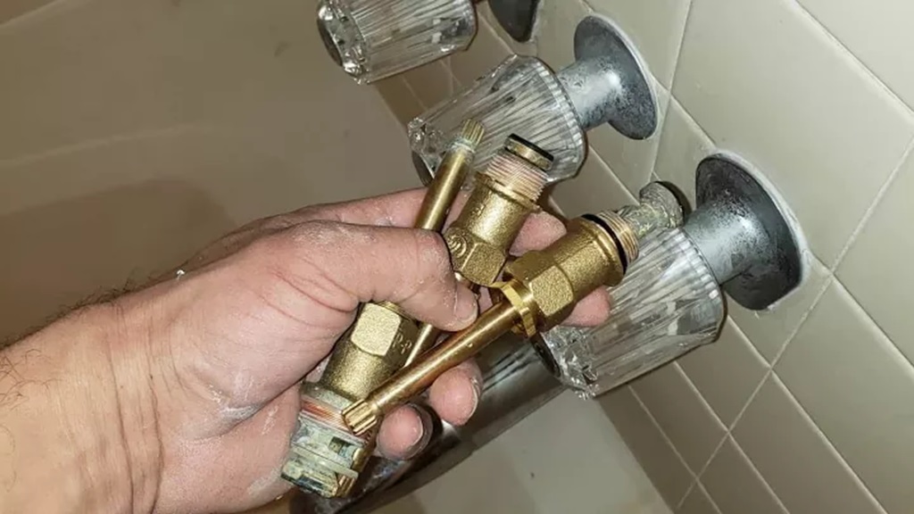 Common Problems When Replacing Bathtub Faucets