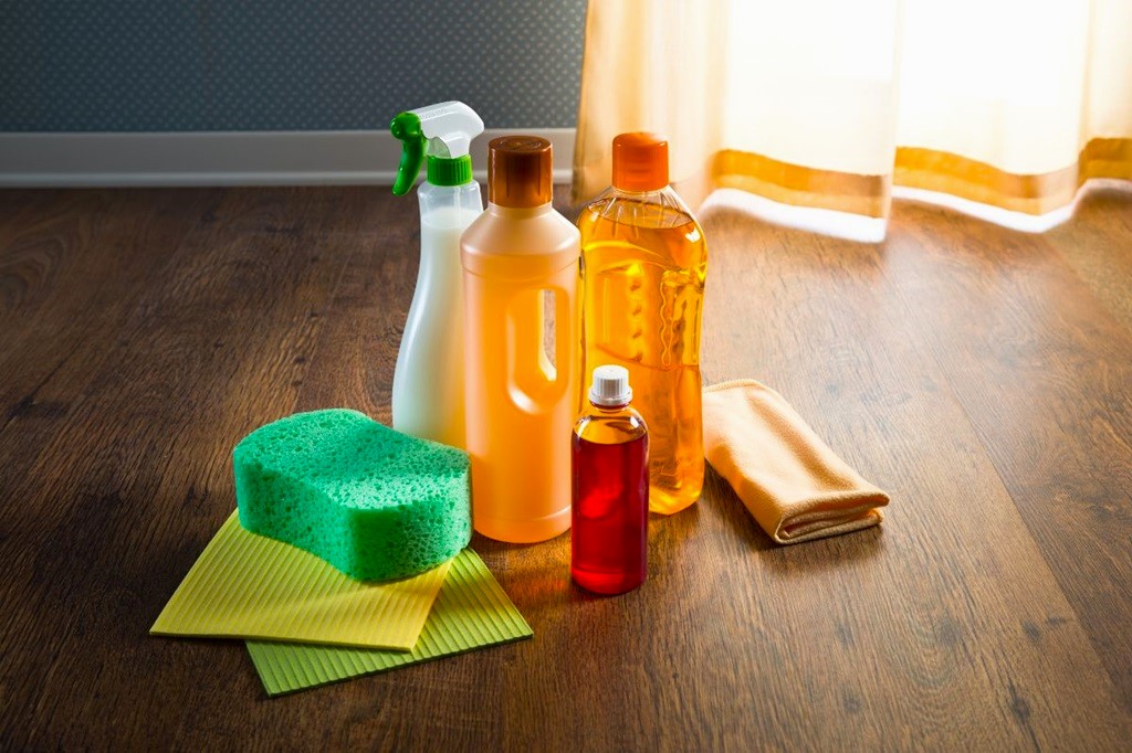 How to polish wood floors at home?