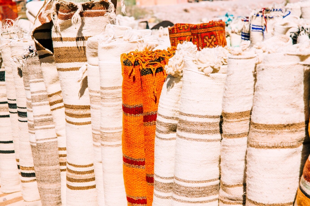 How to make a rug from scraps?